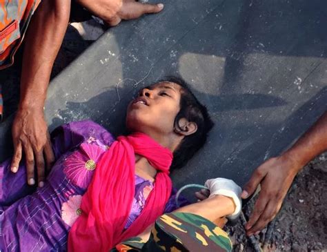 brave woman trapped in bangladesh factory collapse had to saw off her own arm to escape mirror