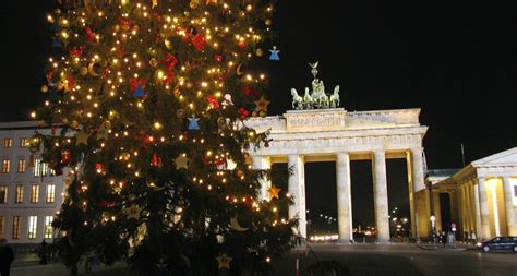 Um den passenden baum zu finden, gilt es in erster linie einmal die eigenen. Weihnachtsbaum für Brandenburger Tor aus Thüringen ...