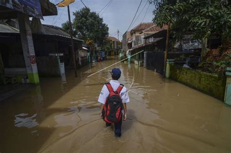 Banjir Luapan Sungai Citarum Antara Foto