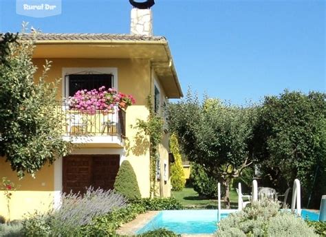 Los dueños son muy hospitalarios y procuran ayudarte en cualquier cosa que necesites. Casa Rural La Casa Amarilla. Matallana de Torío (León)