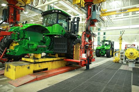 How John Deere Waterloo Works Builds Its Largest Tractors