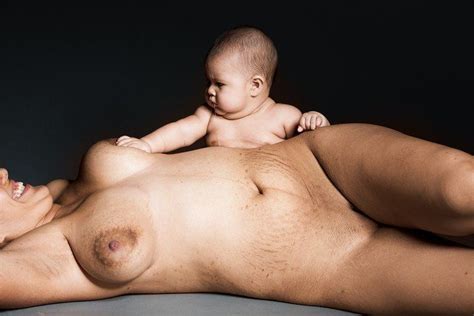 Breastfeeding Nude Rajce Idnes Mother Breastfeeding Nudist