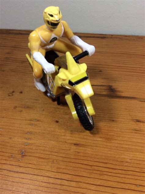 Mighty Morphin Power Rangers Mmpr Yellow Rangers Revvin Thunder Bike
