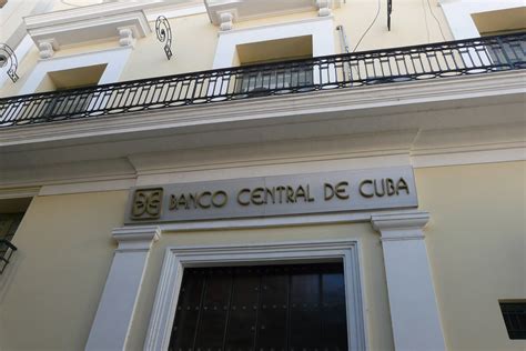 El banco central es la institución que en la mayoría de los países ejerce como autoridad monetaria y como tal suele ser la encargada de la emisión del dinero legal y en general de diseñar y ejecutar la política monetaria del país al que pertenece. Banco Central de Cuba analiza posibilidades de relación ...