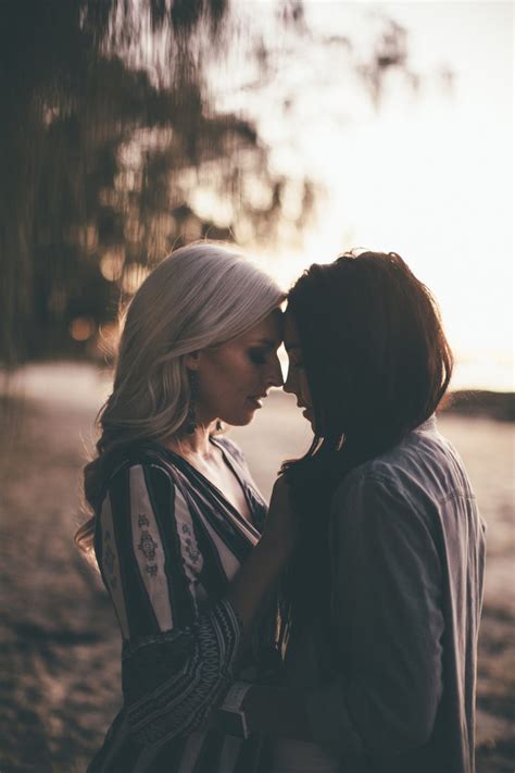 Petra Shari S Beach Proposal Nouba Com Au Lesbian Couples Photography Cute Lesbian