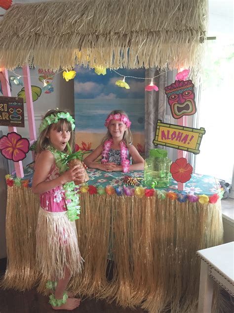 There are so many reasons to throw a celebration, and there are even more ways to decorate for said celebration. Luau Birthday Party - a purdy little house