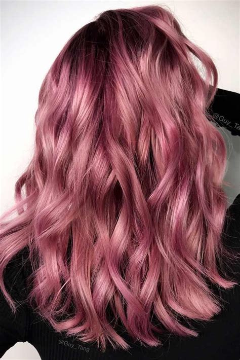 Taking zig zag sections from the nape of the neck comb darker pink through and apply lighter pink. 32 Examples of Rose Gold Balayage - Eazy Glam
