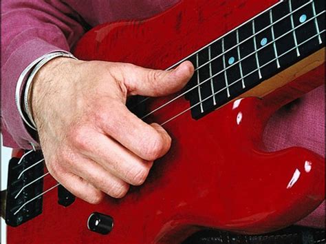 How To Position Your Right Hand For Slap Style Bass Guitar Playing