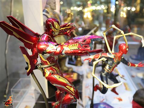 How did that infinity gauntlet work? AVENGERS: INFINITY WAR Hot Toys Exhibition In Hong Kong ...