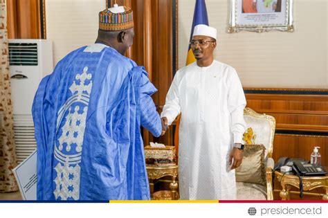تشاد الكاميرون المبعوث الخاص للرئيس الكاميروني يسلم رئيس الجمهورية رسالة خطية من نظيره