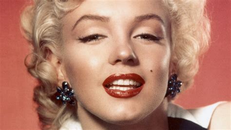 Everything You Need For A Marilyn Monroe Halloween Costume This Fall