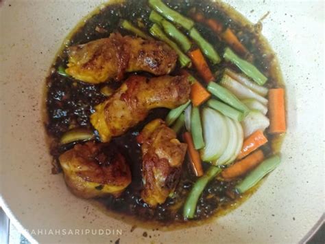 Panaskan minyak, masukan bawang bombay dan parika masak sebentar lalu masukan bawang putih dan jahe. Resepi Ayam Masak Lada Hitam. Simple Dan Gerenti Sedap Tau ...