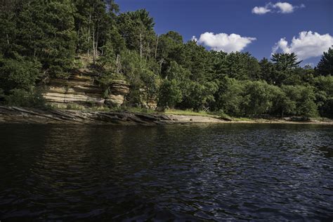 Wisconsin River Shoreline Landscape image - Free stock photo - Public Domain photo - CC0 Images