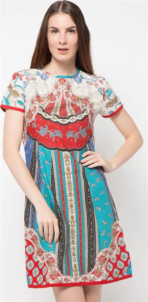 Bhatara batik bermula pada tahun 2012, dimana kata 'bhatara' itu sendiri memiliki makna yang berarti pelindung. bhatara Batik - Dress Bhatara (Dengan gambar) | Gaun, Produk