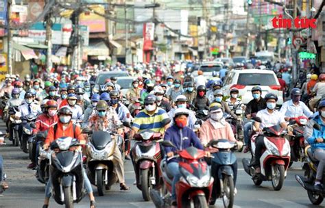 May 31, 2021 · trong ngày đầu thực hiện giãn cách xã hội, đường phố tp.hcm thưa vắng người hơn dù là ngày đầu tuần. Hết thời gian thực hiện 'giãn cách xã hội' ,người dân ùa ...