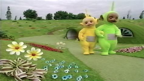 Teletubbies Segment Laa Laa And Dipsy Go For A Walk Us Version