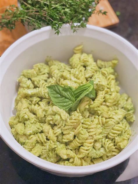 When banza first launched chickpea pasta a few years ago, the team was surprised by all of the creative ways customers began to use it. Banza Pasta with a Pesto Sauce | Banza pasta, Pesto, Pesto ...