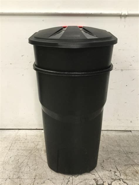 Lot 2pc Rubbermaid Roughneck 45 Gallon Trash Cans