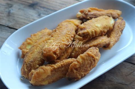 Ambil sebuah bekas masukkan tepung beras, tepung hoen kwe, tepung ubi, garam dan air pandan. Bancuhan Tepung Untuk Pisang Goreng - Azie Kitchen