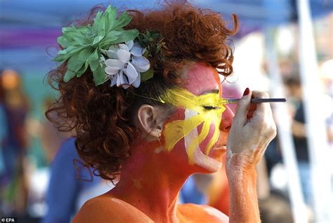 Models Ditch Clothes To Become Human Art Works In NYC Bodypainting Day