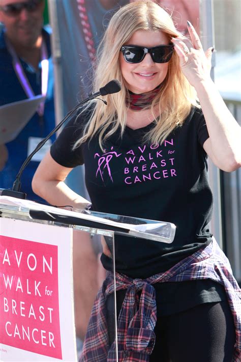 fergie takes part in avon walk for breast cancer look to the stars