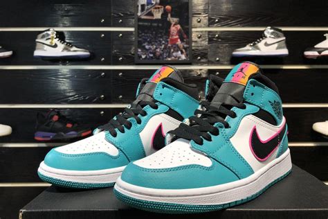 Delivery and processing speeds vary by pricing options. Air Jordan 1 Mid SE "South Beach" Black/Green/White 852542-306