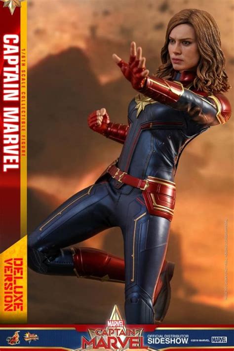 Hot Toys Captain Marvel Deluxe Sixth Scale Figure Comic Concepts