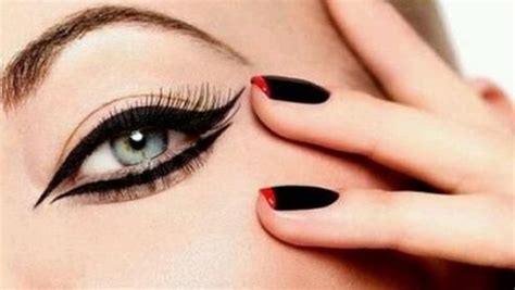 Apply black eyeliner with an eyeliner pencil, starting at the outer corners of eyes first open up eyes by applying white eyeliner along the lower waterline then winging it out, sketching it between the upper and lower eyeliner wings you. Applying Kajal in Different Styles | Double winged ...