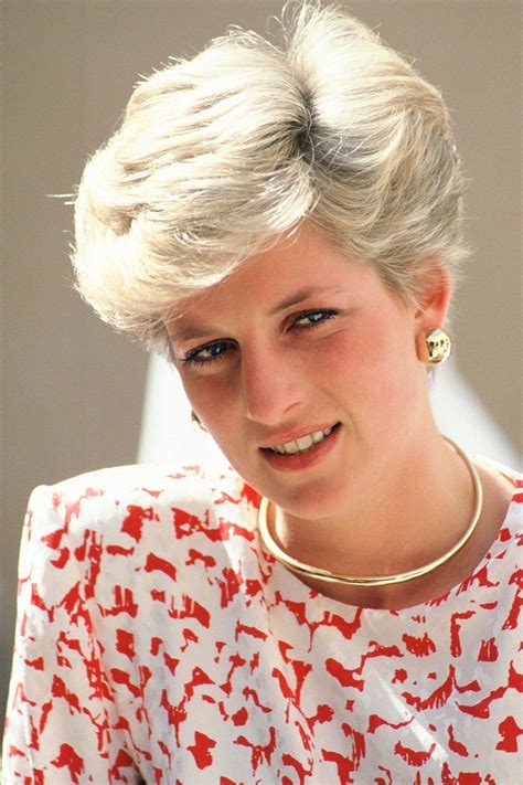 Princess Diana In Era Defining Jewelry Pieces Mode Princesse Diana