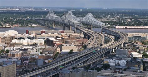 The crescent city connection bridges are my favorite cantilever bridges in the entire world. Crescent City Connection - Megaconstrucciones, Extreme ...