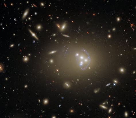 Hubble Capture Une époustouflante Photo De Lamas Galactique Abell 3827