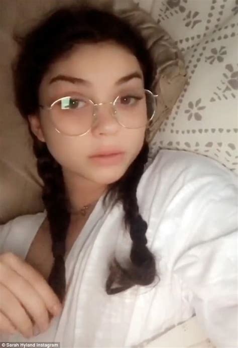 Sarah Hyland Shares Seemingly Topless Selfie Shot In Bed Daily Mail Online