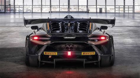 The front changes radically, featuring new combination lights and the pronounced omega lip that reinforces. Lamborghini Huracan Super Trofeo EVO2 - jentera lumba V10 ...