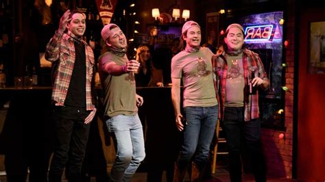 Snl Pokes Fun Of Morgan Wallen Controversy In Christmas Filled Episode
