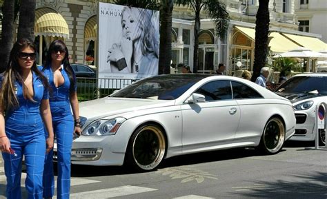Les Mercedes Benz Et Les Jolies Filles Sexy Girls Hot Babes Playmate