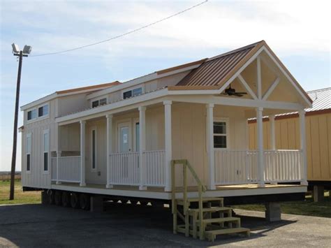Take a look inside our tiny houses and find ideas or inspiration for your own small space. TINY HOUSE TOWN: 399 Sq Ft Dallas Cottage