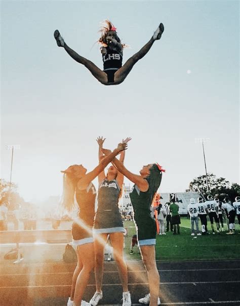 Pin By 𝐋𝐀𝐔𝐑𝐄𝐍 On P I C S Cheer Workouts Cheerleading Photos Cheer Pictures