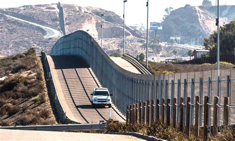 Estados Unidos Envía Soldados Armados A La Frontera Con México La