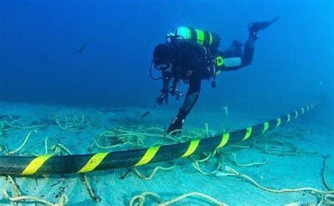 cables submarinos internet viaja bajo el mar race