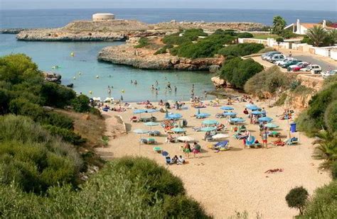 Compara aquí miles de apartamentos turísticos de más de 100 webs distintas y ahorra más de un 25%. APARTAMENTOS SA CALETA PLAYA Cala Santandria - Menorca
