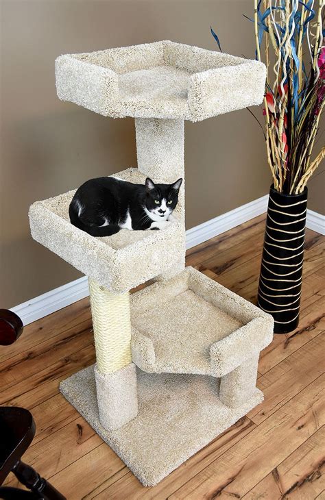 Scratching post and cat tower. #cutecatsdiy in 2020 | Diy cat tree, Wood cat, Cat condo