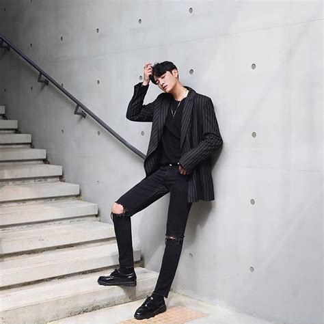 If you're currently in a fashion rut, taking inspiration from your fave idols can help reinvent your own sense of style. 35+ Ideas For Aesthetic Fashion Ulzzang Boys In Suit ...