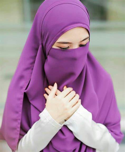 Menjadi Wanita Muslimah Menjadi Wanita Muslimah 