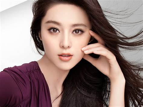 Ảnh đã qua photoshop, phạm băng băng xinh đẹp với làn da mịn màng và hàm răng không còn xỉn màu như trước. Tiểu sử Phạm Băng Băng