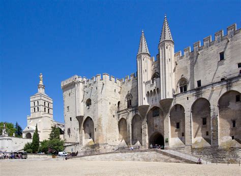 Its interiors are empty today, but you can still see where the popes lived and where they concealed their valuables. Papal Palace - Avignon tourism - ViaMichelin