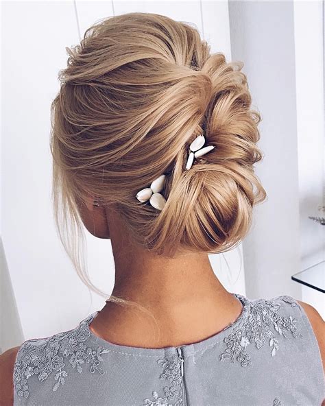 When it comes to wedding hairstyles, nothing can be more romantic than soft curls cascading the shoulders. Gorgeous Wedding Hair From Ceremony to Reception