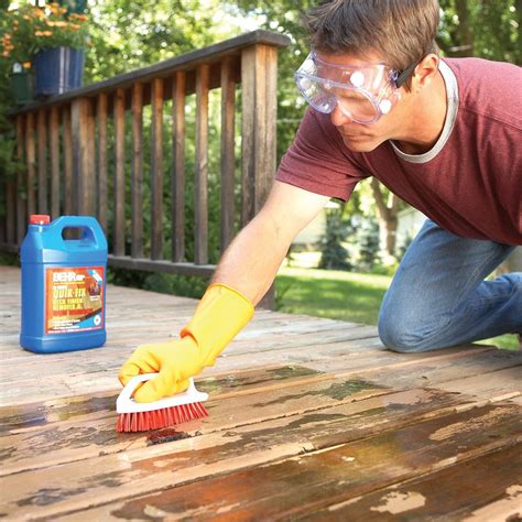 How To Remove Flaking Deck Stain Staining Deck Deck Repair Easy Deck