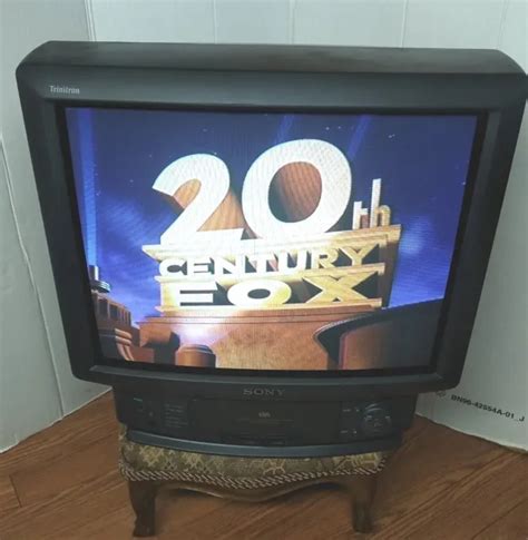 SONY TRINITRON KV 20VM20 20 CRT TV VCR COMBO RetroGaming Television No