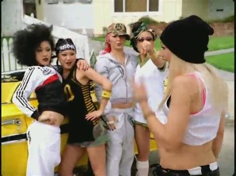 Hollaback Girl Music Video Gwen Stefani Image 18732855 Fanpop