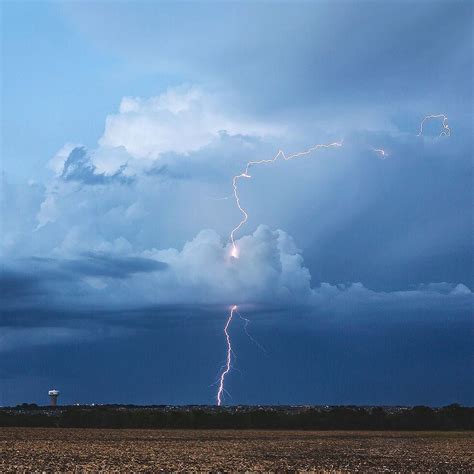 Amazing Cloud To Ground Lightning In A Newly Developed Sup Flickr
